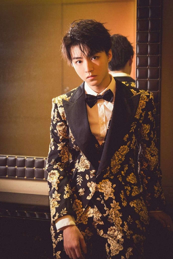 内地男明星王俊凯Dolce&Gabbana礼服绅士图片 4