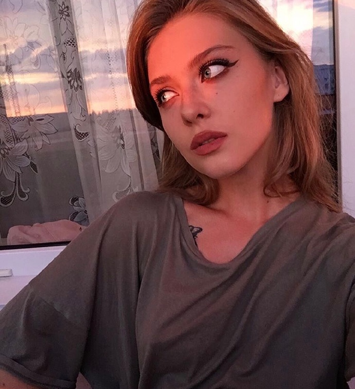 欧美美女自信自拍照 5