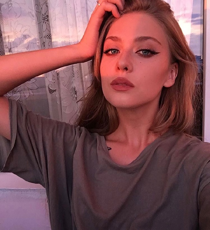 欧美美女自信自拍照 7