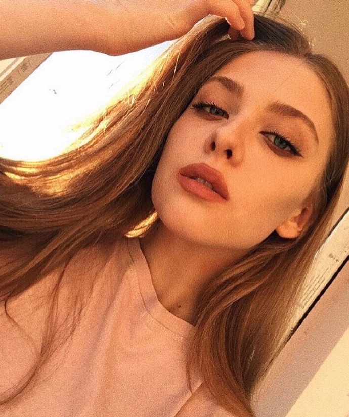 欧美美女自信自拍照 8