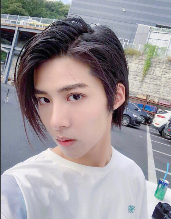 偶像练习生第二季参加的小哥哥帅哥照片 3