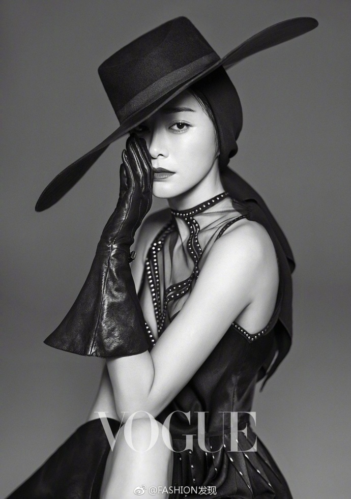 大陆美女明星秦岚《Vogue》台湾十月刊封面图片 3