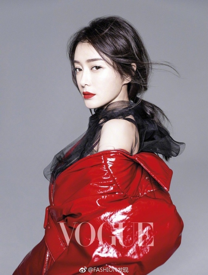 大陆美女明星秦岚《Vogue》台湾十月刊封面图片 4