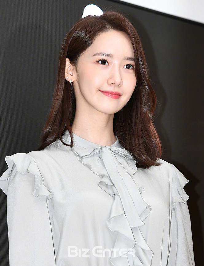 韩国美女团少女时代成员林允儿现代百货免税店 8