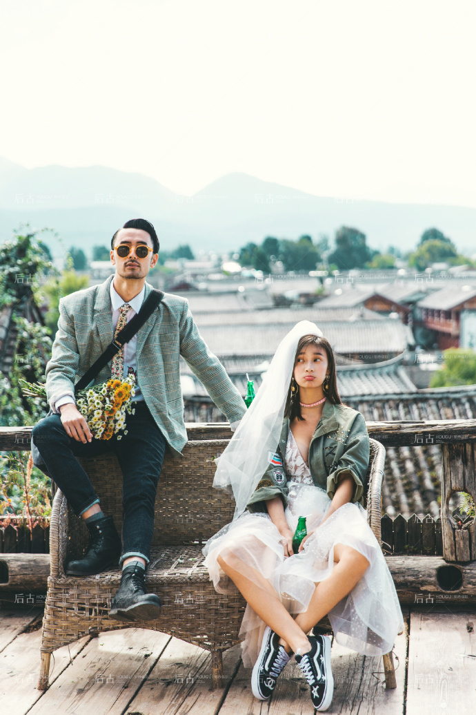 古城休闲范婚纱照姿势参考