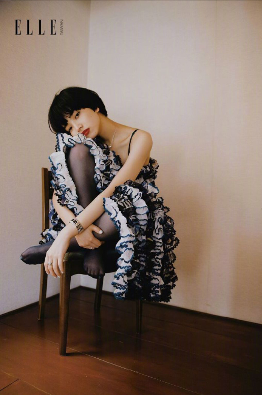 日本美女模特小松菜奈 x 台湾版《ELLE》11月刊封 9