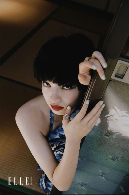 日本美女模特小松菜奈 x 台湾版《ELLE》11月刊封 11