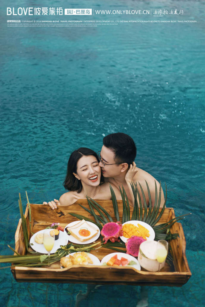 海边婚纱照图片