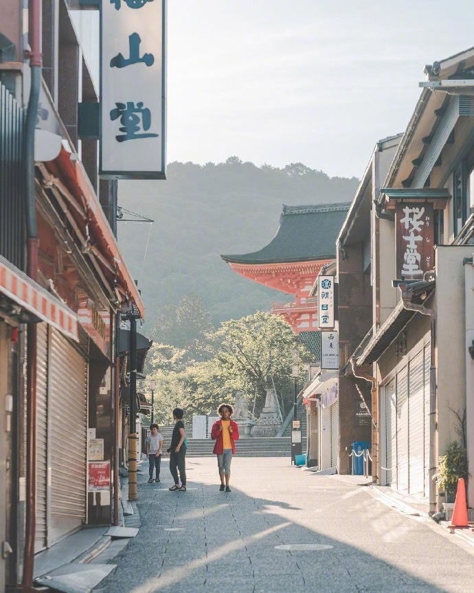 日本的街头风景图片简单闲适