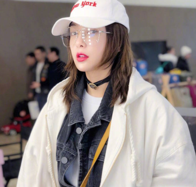 中国女明星秦岚运动风自拍照片 8