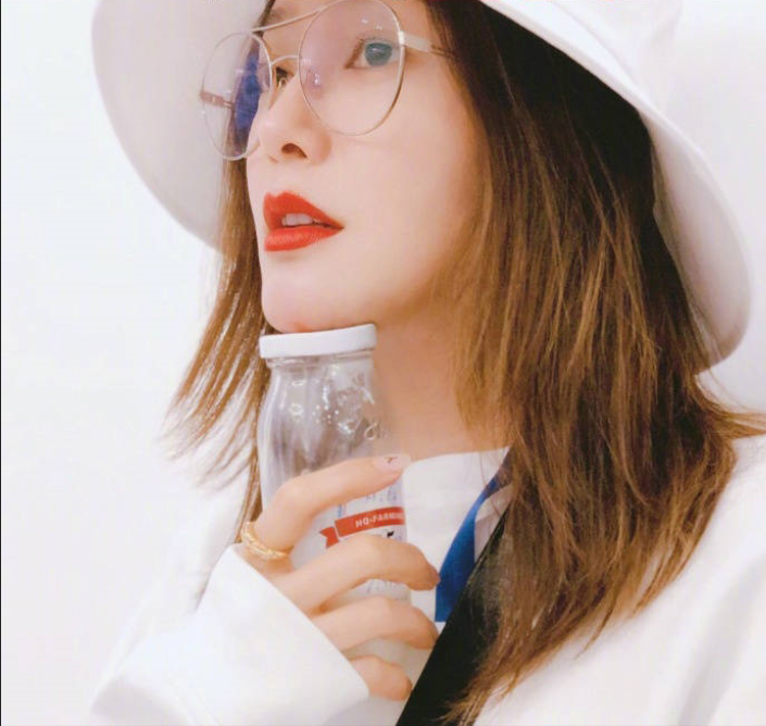 中国女明星秦岚运动风自拍照片 13