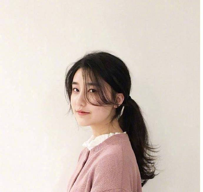 温柔甜美系九种低马尾发型图片示范