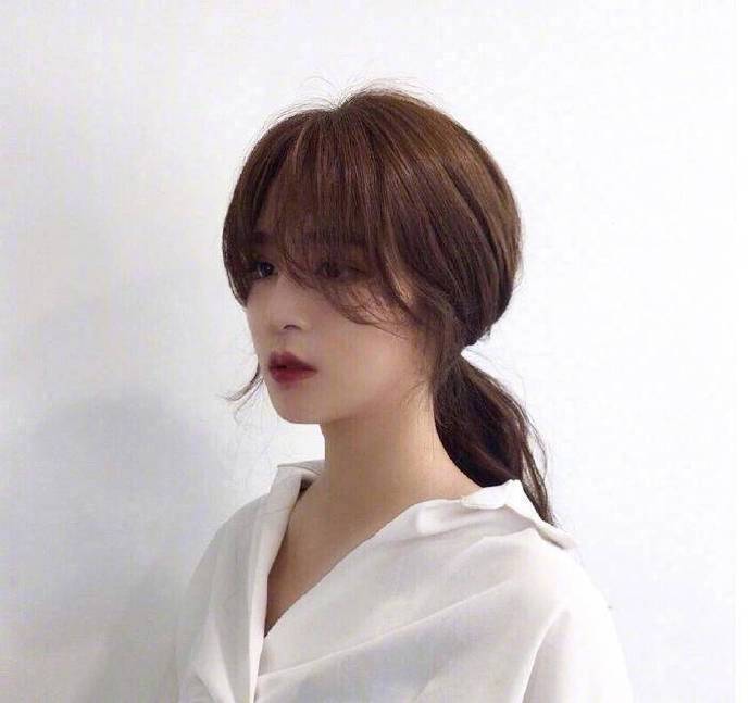 温柔甜美系九种低马尾发型图片示范 5