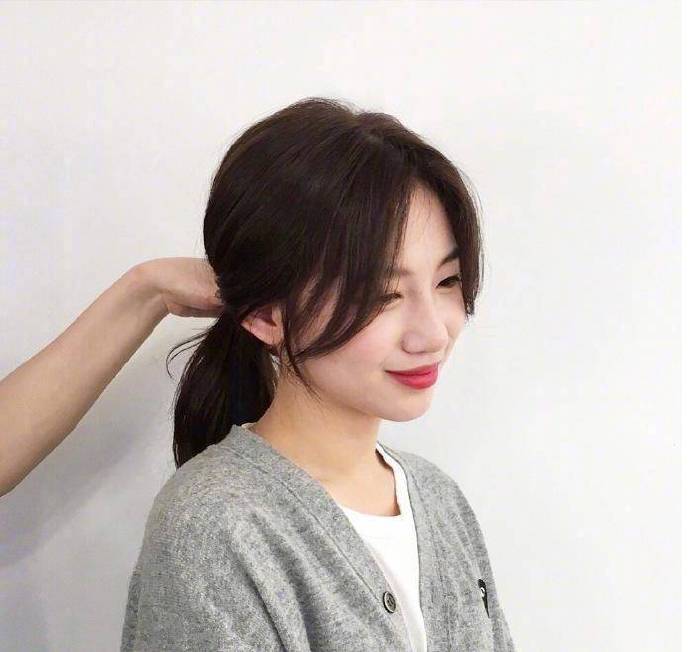 温柔甜美系九种低马尾发型图片示范 8