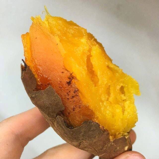 冬季美食之烤红薯图片 3