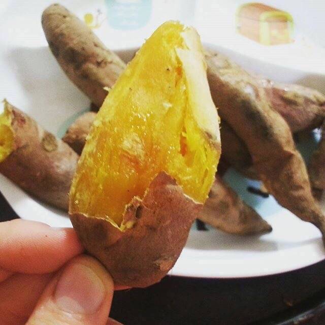 冬季美食之烤红薯图片 4