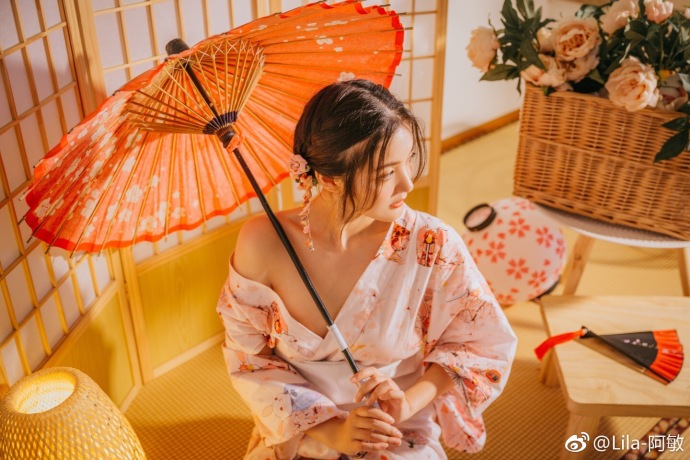 清纯美女樱花和服小露酥胸性感图片 2