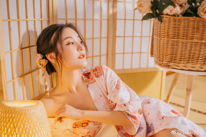 清纯美女樱花和服小露酥胸性感图片 4