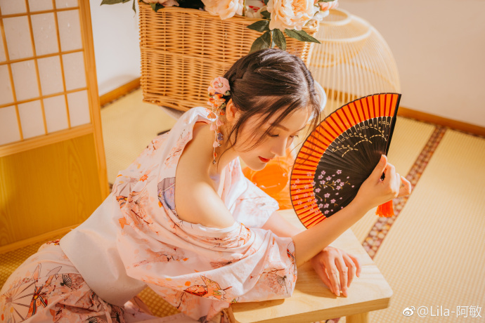 清纯美女樱花和服小露酥胸性感图片 5