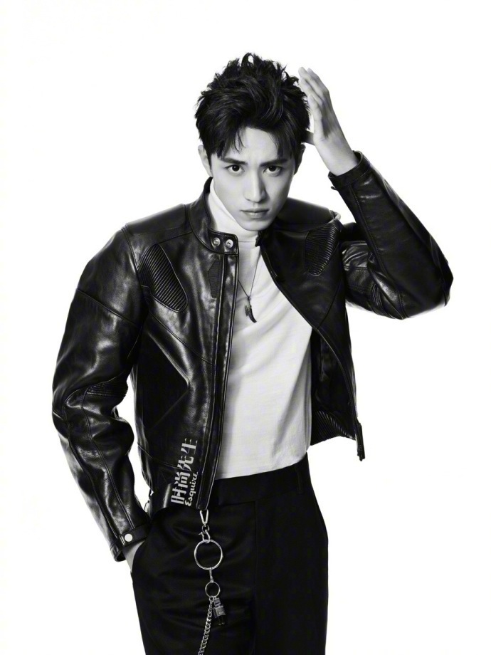 小鲜肉男明星照片许魏洲《时尚先生Esquire》封面 2