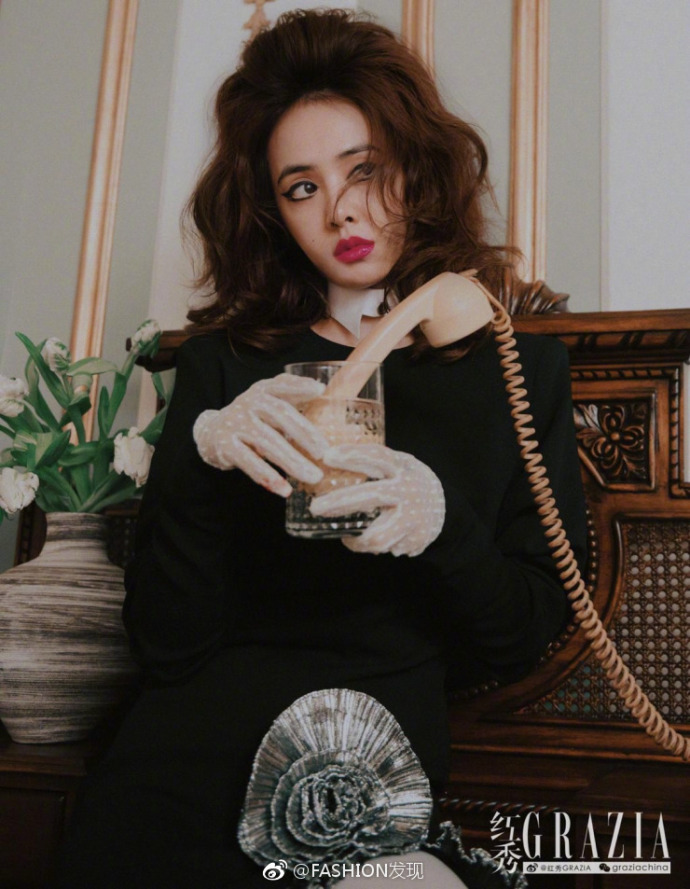 台湾美女歌手蔡依林《红秀Grazia》十月刊封面图 4