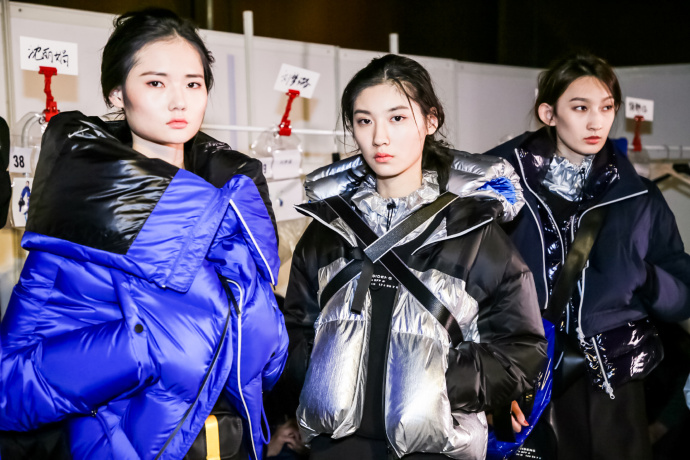 国内时尚羽绒服品牌波司登x国际设计师联名款火 6
