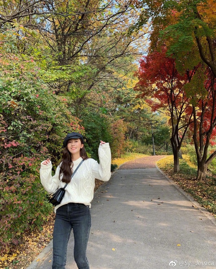 韩国美女明星郑秀妍Jessica秋天郊游图片 3