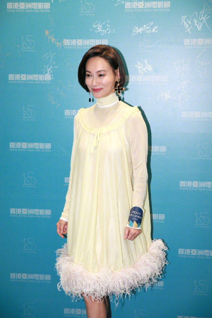 香港女演员老戏骨惠英红出席香港亚洲电影节2