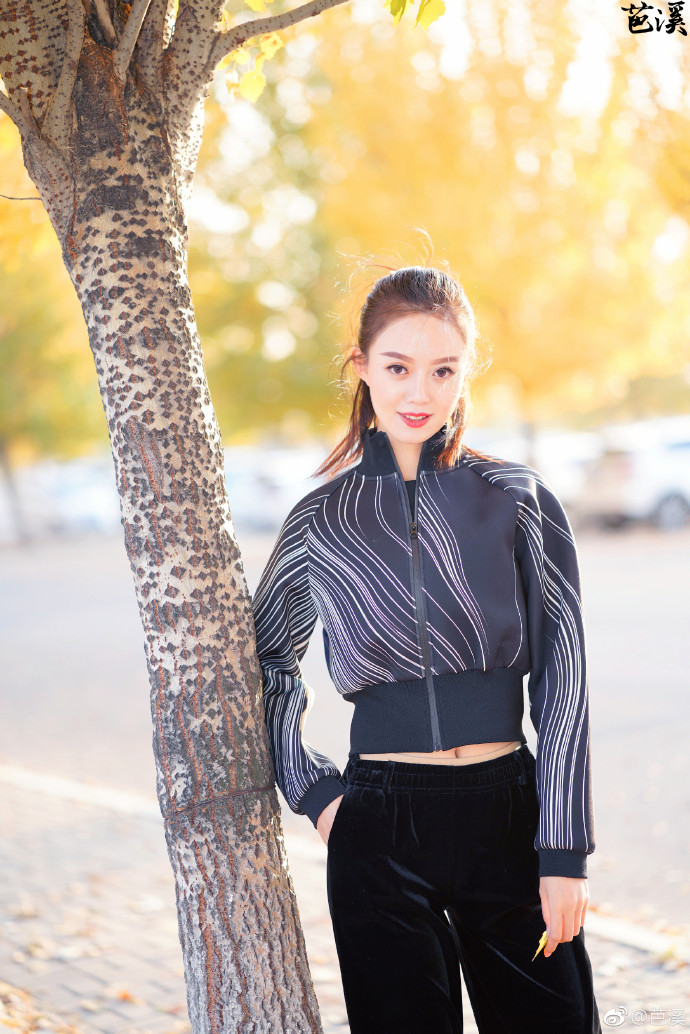 网络美女模特冯巧苏家屯会展中心户外写真 6
