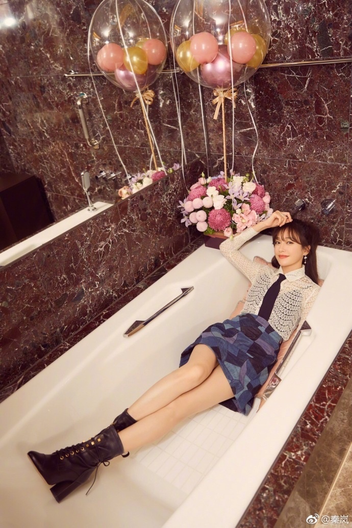 内地女演员秦岚浴缸清纯写真 3