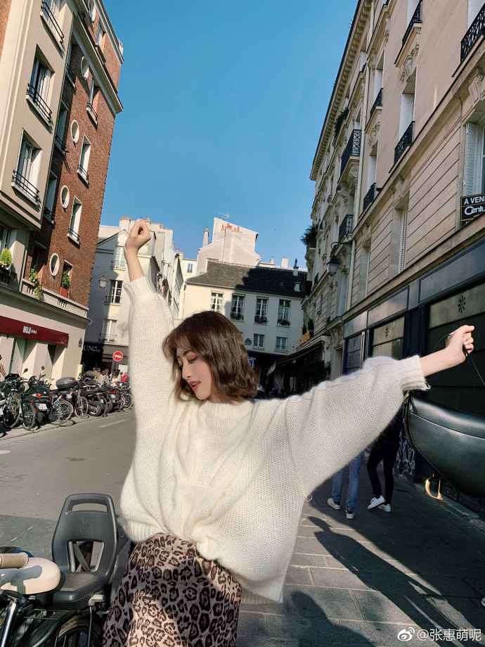 网络美女模特张萌萌白色毛衣解锁温柔软萌气质 3