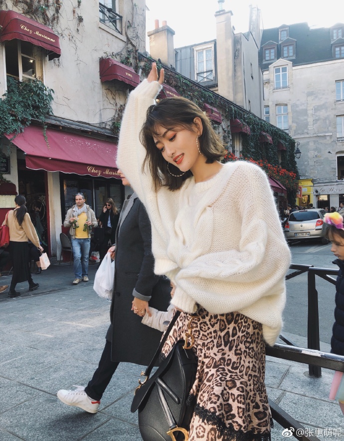 网络美女模特张萌萌白色毛衣解锁温柔软萌气质 6