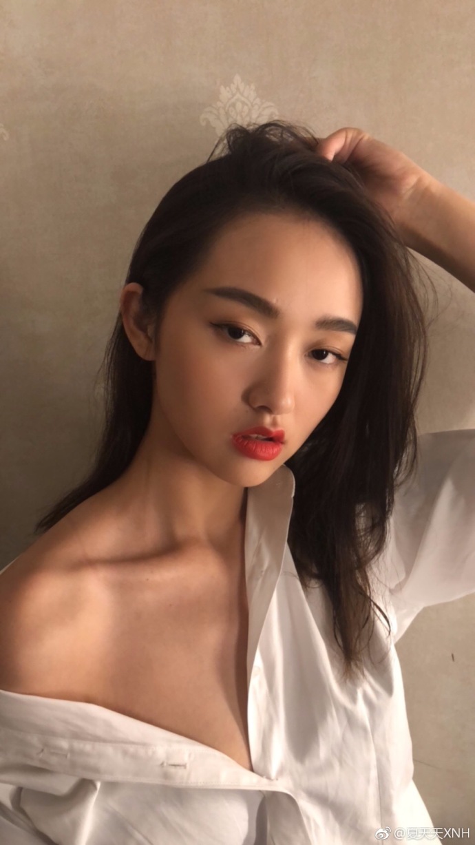 南京艺术学院美女夏倪慧小露香肩性感自拍照