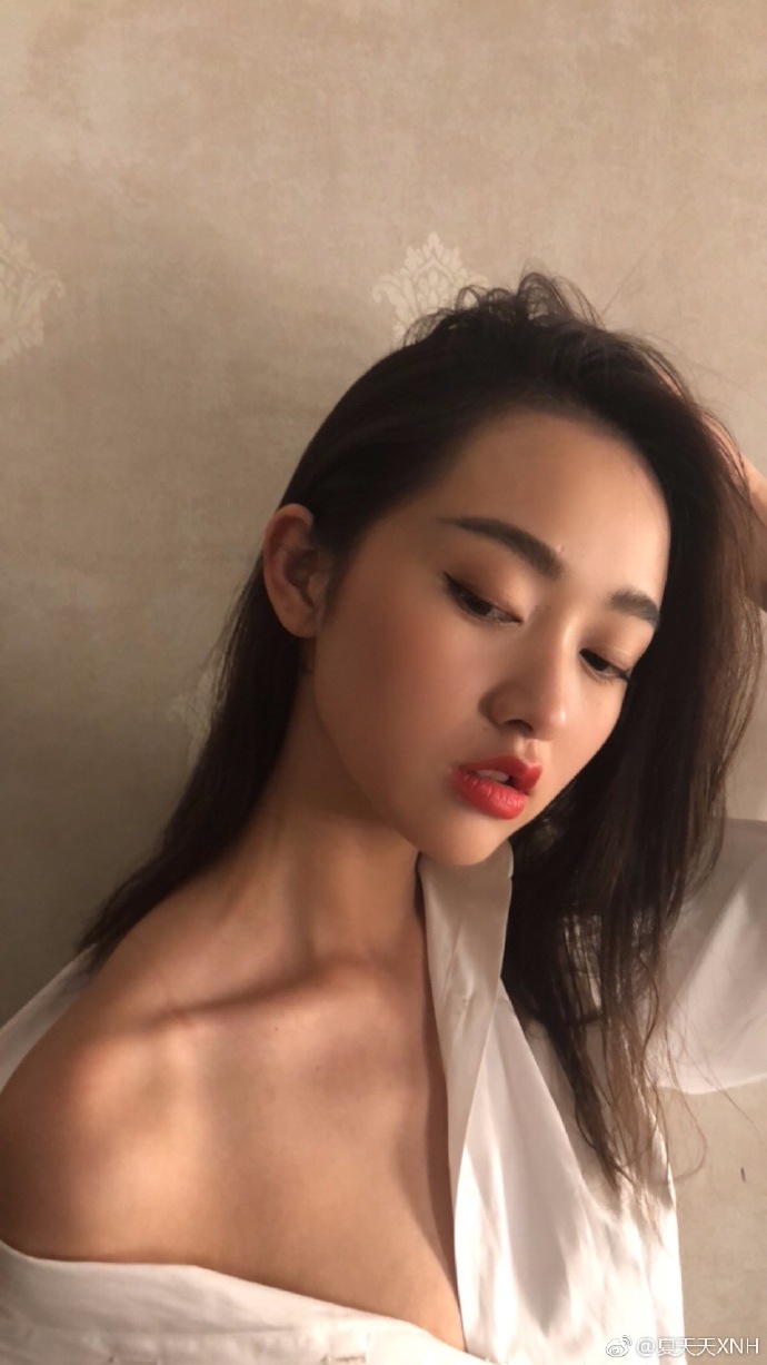 南京艺术学院美女夏倪慧小露香肩性感自拍照 2