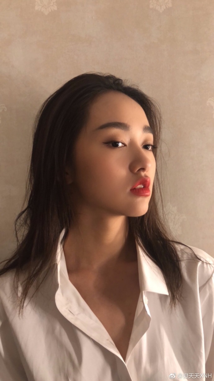 南京艺术学院美女夏倪慧小露香肩性感自拍照 4