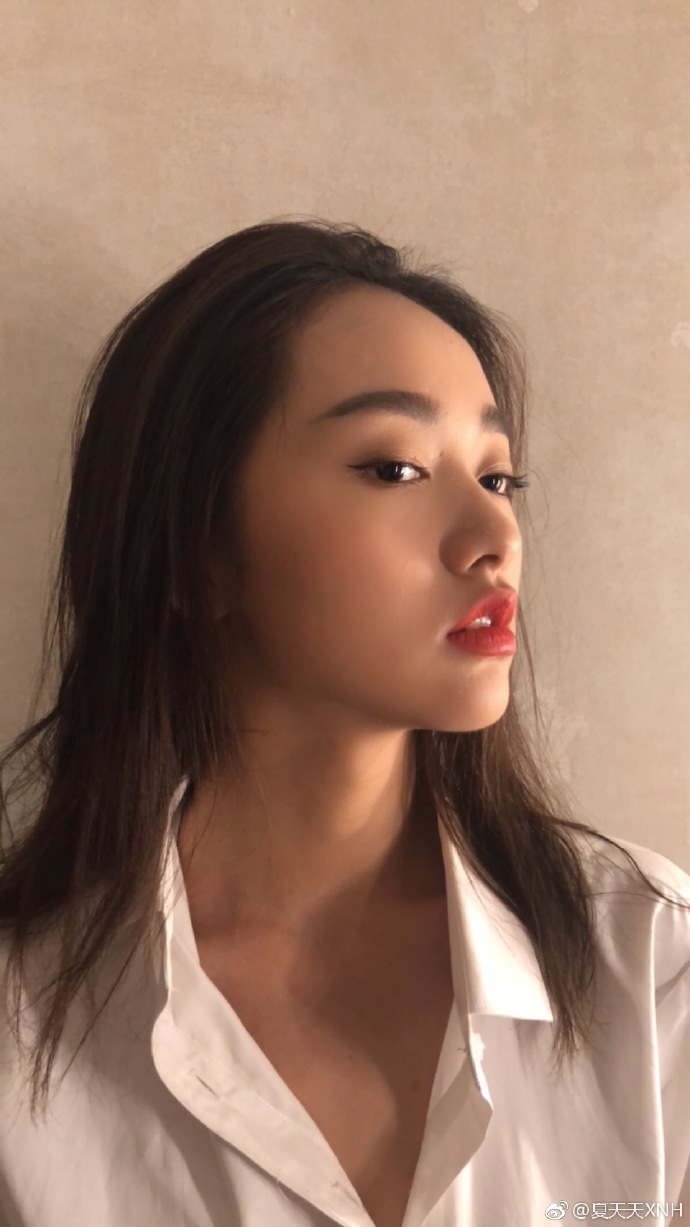 南京艺术学院美女夏倪慧小露香肩性感自拍照 5