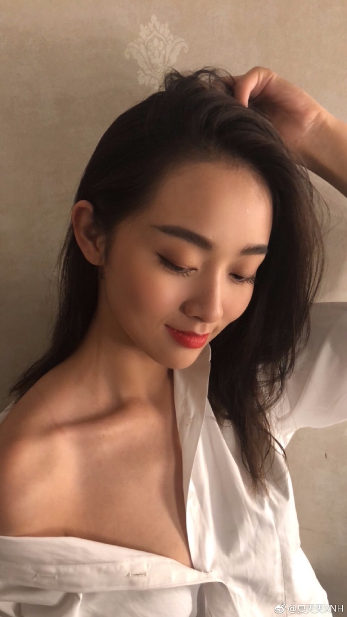 南京艺术学院美女夏倪慧小露香肩性感自拍照 6