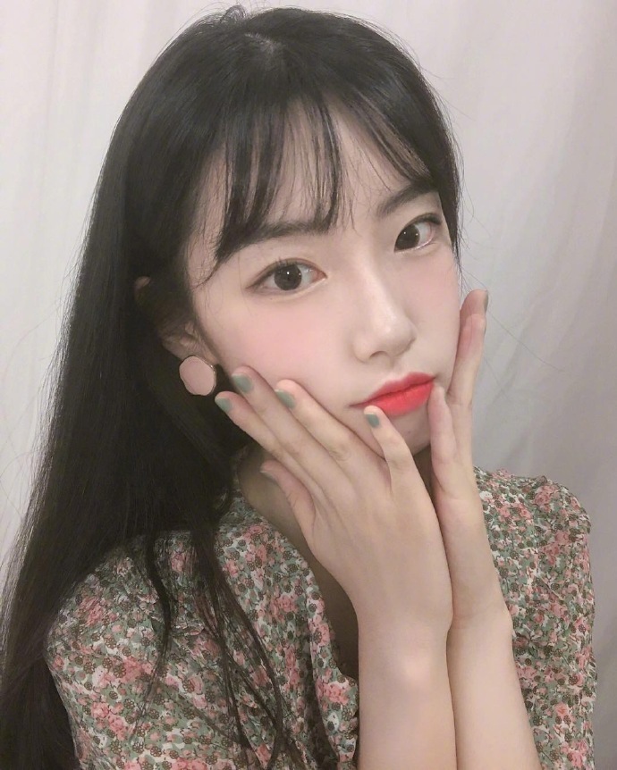 像艾琳和泰妍妹子自拍照