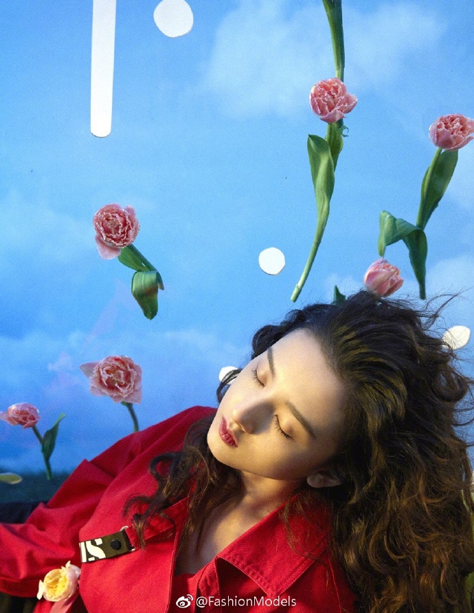 天津美女明星宋祖儿大卷发登madame Figaro Mode创刊 3