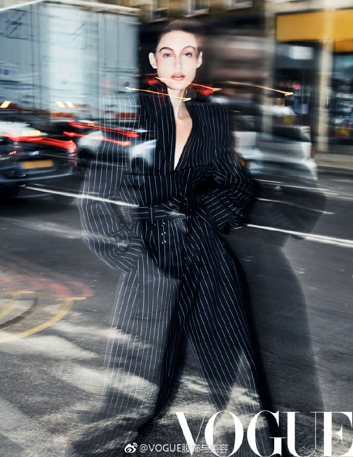 欧美美女超模Grace Elizabeth演绎VOGUE十二月号封面大 3