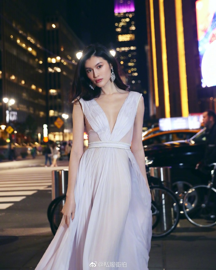 国际超模何穗身着Ralph & Russo2016秋冬高定礼服现身 6