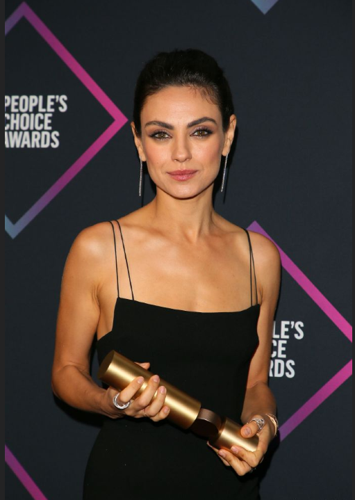 欧美美女明星Mila Kunis米拉昆尼斯性感黑裙出席活 8