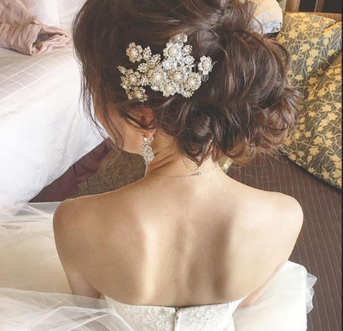 时尚新娘发型图片 婚礼那天必须要从头美到脚 4