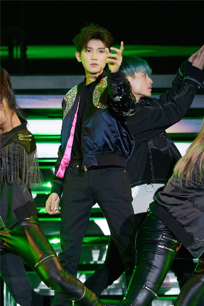 00后小鲜肉TFBOYS-王源十八岁演唱会图片 2