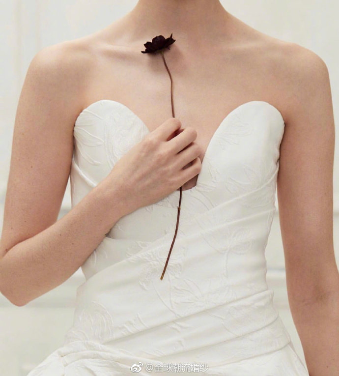 Oscarde la Renta2019秋季婚纱礼服图片