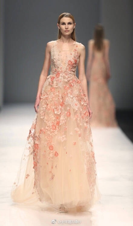 WECOUTURE2018婚纱礼服图片