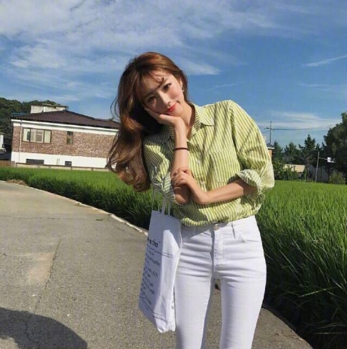清纯美女旅游拍照姿势mark 4