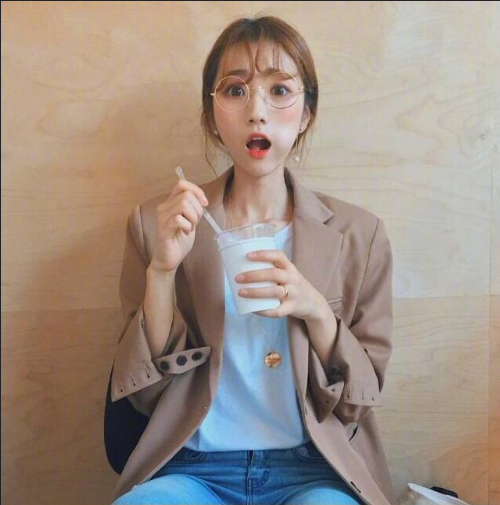 清纯美女旅游拍照姿势mark 5