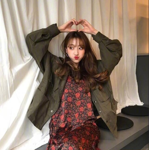 清纯美女旅游拍照姿势mark 6