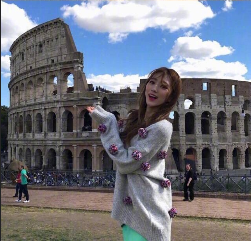 清纯美女旅游拍照姿势mark 9